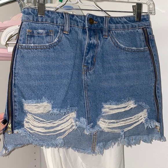 Mini ripped Jean skirt - Picture 1 of 2